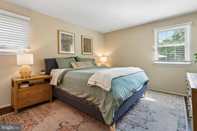 6 OLD TOWN RD, Cherry Hill, NJ 08034
