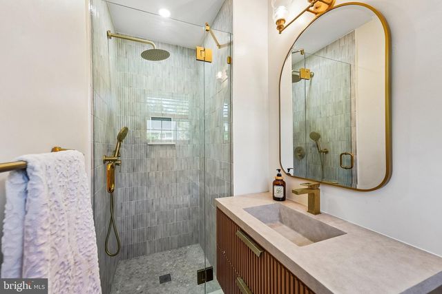 6 OLD TOWN RD, Cherry Hill, NJ 08034