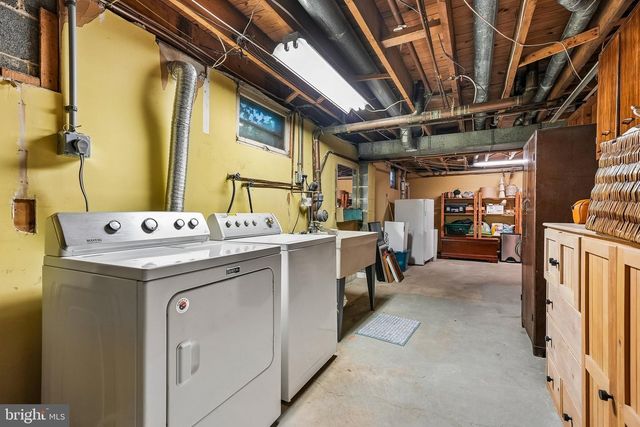 6 OLD TOWN RD, Cherry Hill, NJ 08034