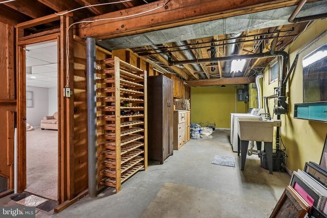 6 OLD TOWN RD, Cherry Hill, NJ 08034