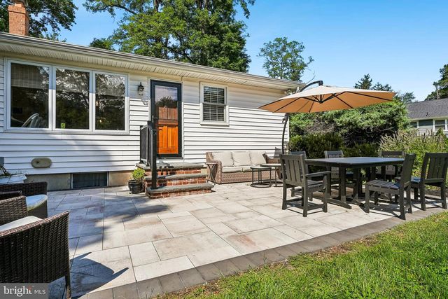 6 OLD TOWN RD, Cherry Hill, NJ 08034