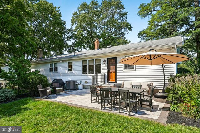 6 OLD TOWN RD, Cherry Hill, NJ 08034
