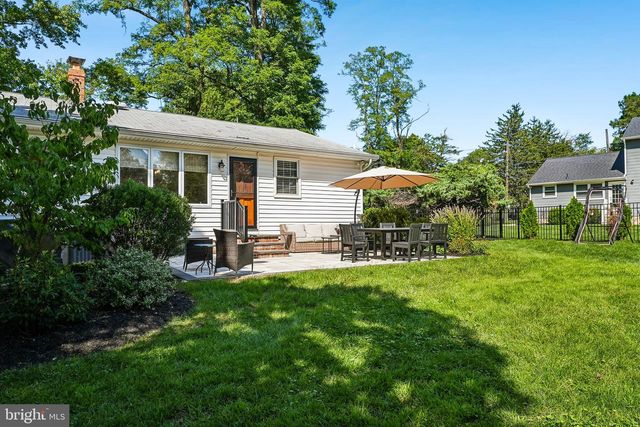 6 OLD TOWN RD, Cherry Hill, NJ 08034
