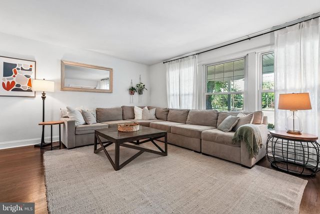 6 OLD TOWN RD, Cherry Hill, NJ 08034