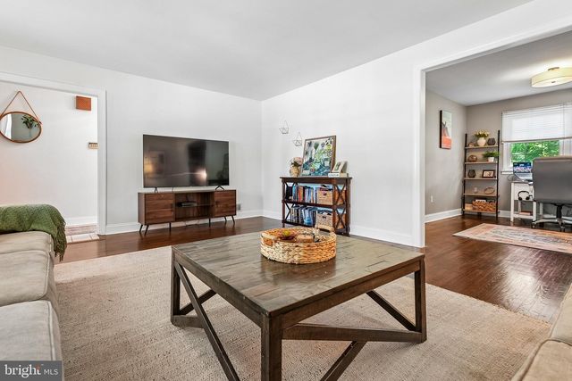 6 OLD TOWN RD, Cherry Hill, NJ 08034