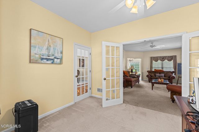712 Whisperlake Road, Holland, OH 43528
