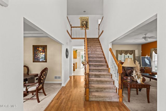 712 Whisperlake Road, Holland, OH 43528