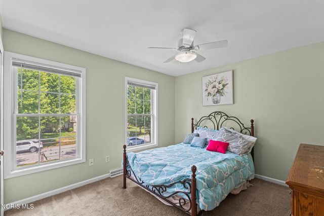 712 Whisperlake Road, Holland, OH 43528