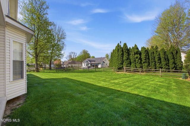 712 Whisperlake Road, Holland, OH 43528