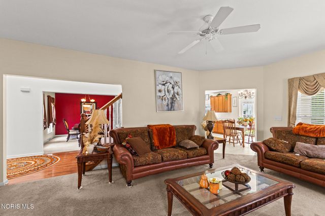 712 Whisperlake Road, Holland, OH 43528
