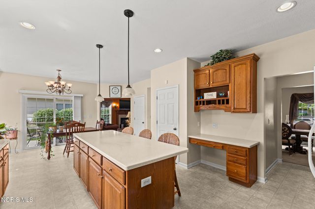 712 Whisperlake Road, Holland, OH 43528
