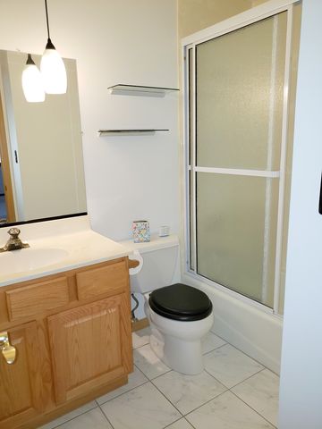 310 Starling Court B, Bloomingdale, IL 60108