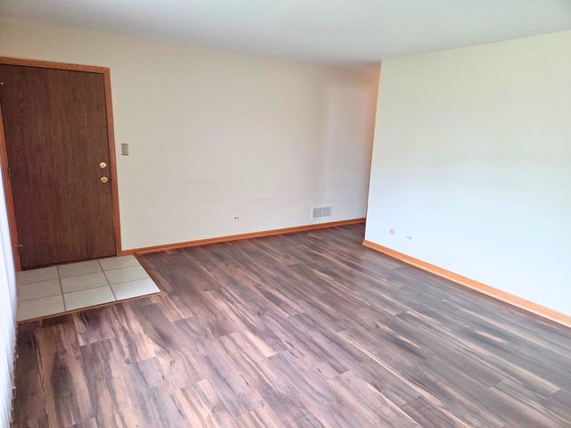 310 Starling Court B, Bloomingdale, IL 60108