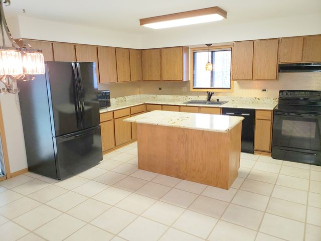 310 Starling Court B, Bloomingdale, IL 60108