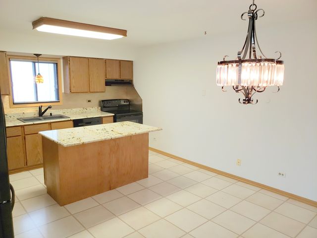 310 Starling Court B, Bloomingdale, IL 60108