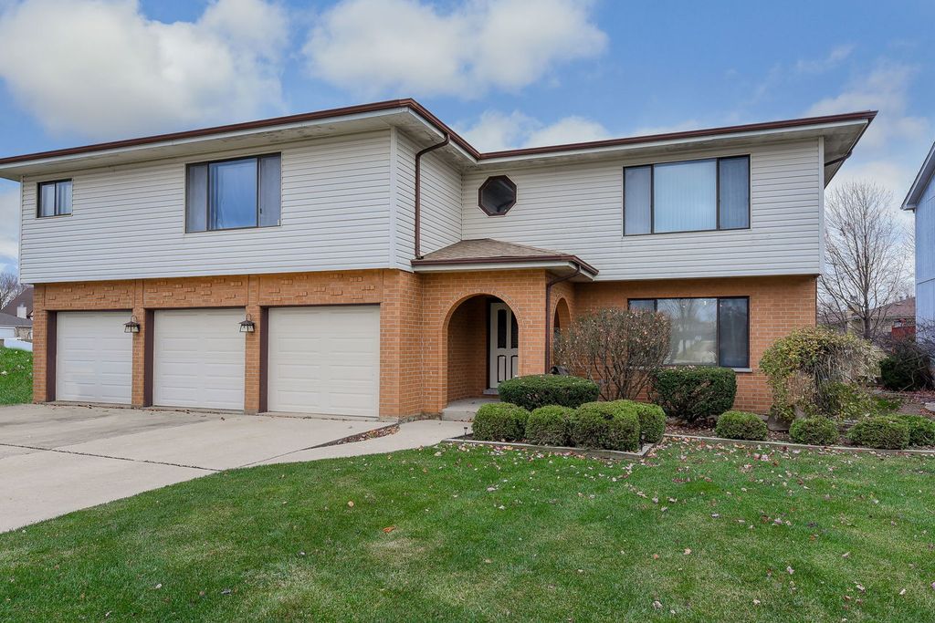310 Starling Court B, Bloomingdale, IL 60108