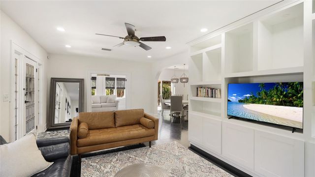 2327 7TH AVENUE W, Bradenton, FL 34205