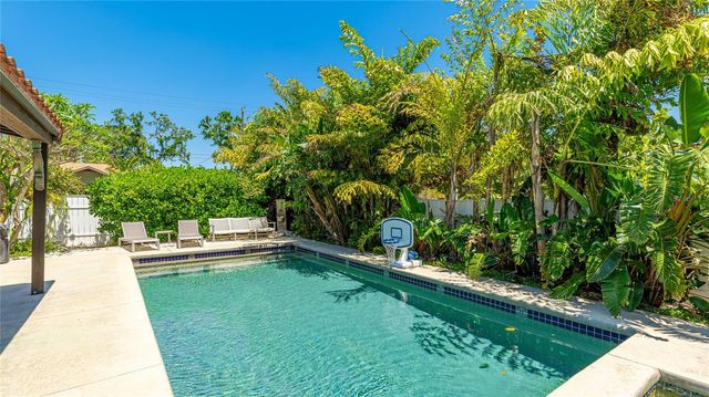 2327 7TH AVENUE W, Bradenton, FL 34205