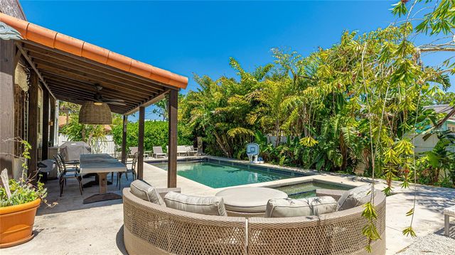 2327 7TH AVENUE W, Bradenton, FL 34205