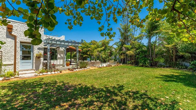 2327 7TH AVENUE W, Bradenton, FL 34205
