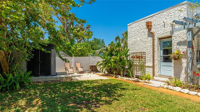 2327 7TH AVENUE W, Bradenton, FL 34205