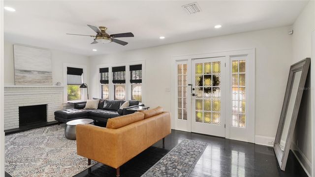 2327 7TH AVENUE W, Bradenton, FL 34205