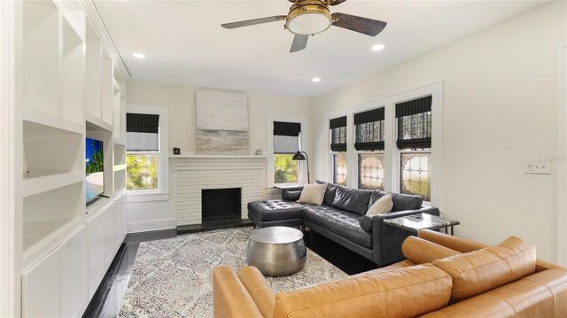 2327 7TH AVENUE W, Bradenton, FL 34205