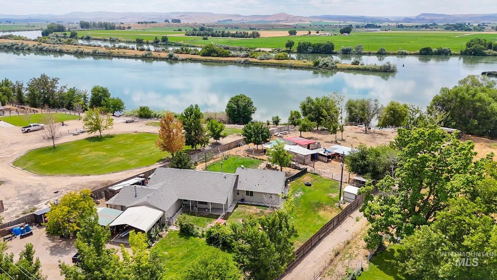27499 Pioneer Ln, Parma, ID 83660