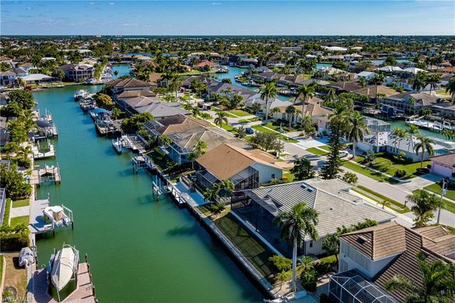 1148 Breakwater Breakwater CT, Marco Island, FL 34145