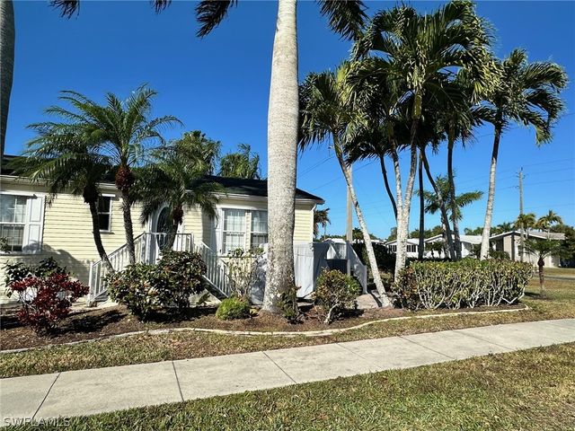 1671 Diamond Lake CIR, Naples, FL 34114