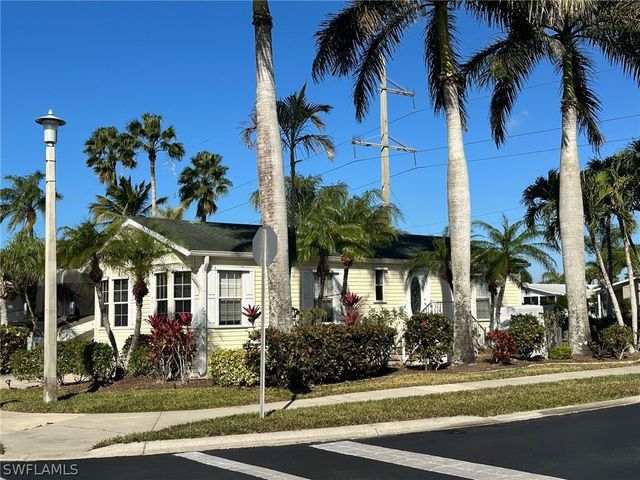 1671 Diamond Lake CIR, Naples, FL 34114