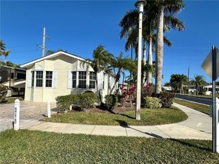 1671 Diamond Lake CIR, Naples, FL 34114