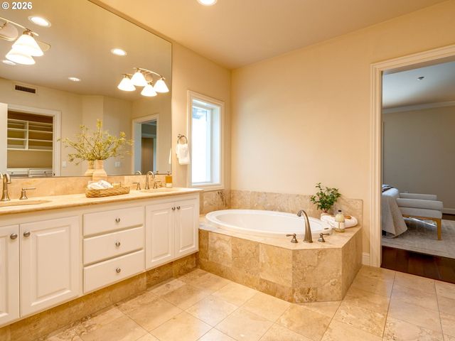 5433 Se SCENIC Ln 104, Vancouver, WA 98661
