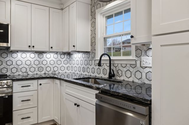 301 Carol Dr, Columbia, TN 38401