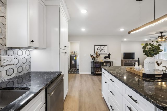 301 Carol Dr, Columbia, TN 38401