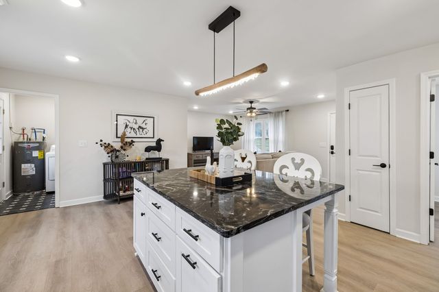 301 Carol Dr, Columbia, TN 38401