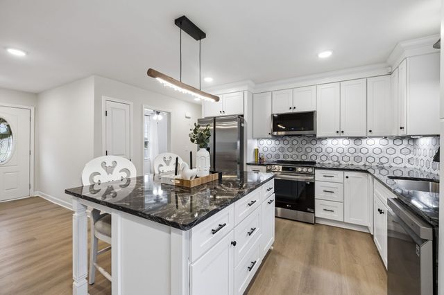 301 Carol Dr, Columbia, TN 38401