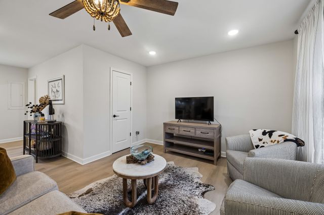 301 Carol Dr, Columbia, TN 38401