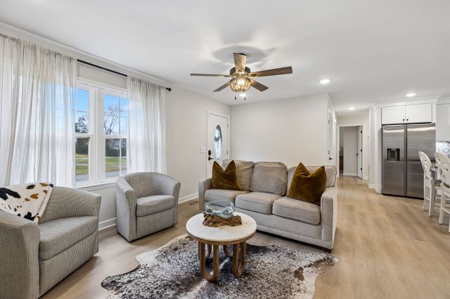 301 Carol Dr, Columbia, TN 38401