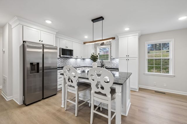 301 Carol Dr, Columbia, TN 38401