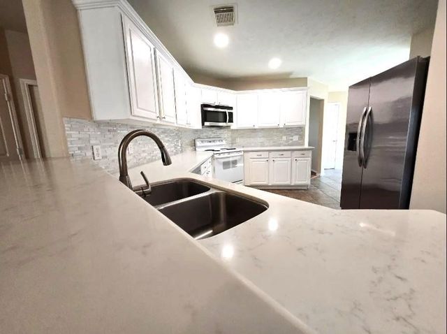 19631 Amistad Dr, Tomball, TX 77375