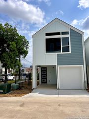 310 W Evergreen St #113, San Antonio, TX 78212