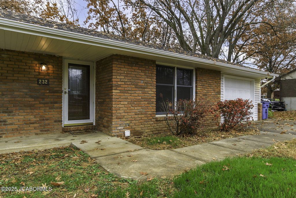 232 PHEASANT LANE, Holts Summit, MO 65043