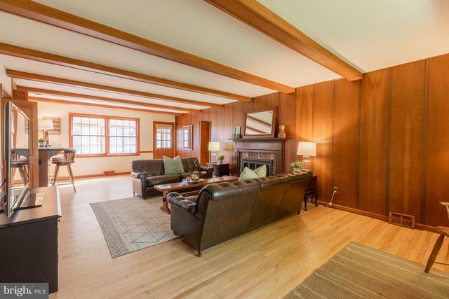 1297 OLD EAGLE SCHOOL RD, Wayne, PA 19087