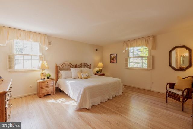 1297 OLD EAGLE SCHOOL RD, Wayne, PA 19087