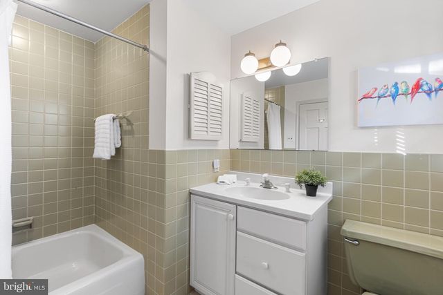 1297 OLD EAGLE SCHOOL RD, Wayne, PA 19087