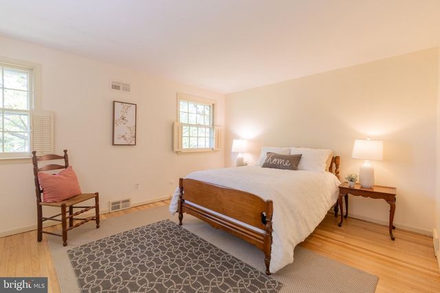 1297 OLD EAGLE SCHOOL RD, Wayne, PA 19087