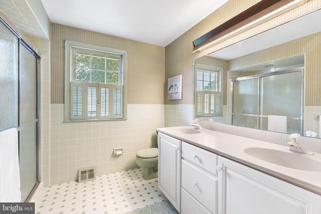 1297 OLD EAGLE SCHOOL RD, Wayne, PA 19087