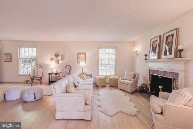 1297 OLD EAGLE SCHOOL RD, Wayne, PA 19087