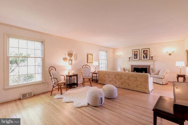 1297 OLD EAGLE SCHOOL RD, Wayne, PA 19087